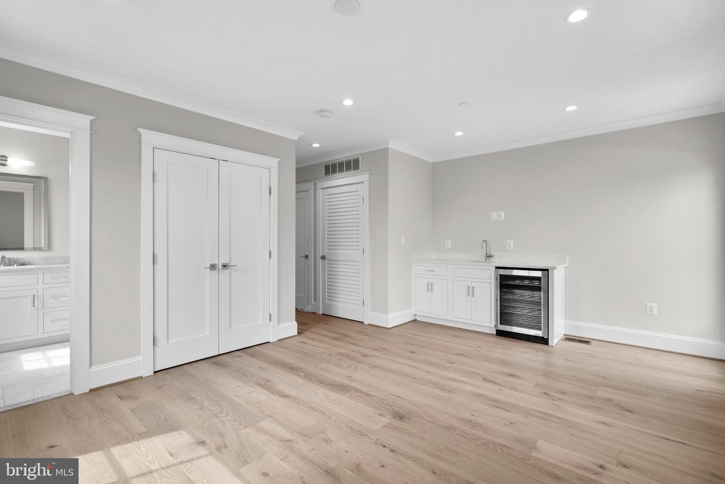 3713 R ST NW, WASHINGTON, District Of Columbia 20007, 5 Bedrooms Bedrooms, 10 Rooms Rooms,5 BathroomsBathrooms,Residential,For sale,3713 R ST NW,DCDC2244776 MLS # DCDC2244776