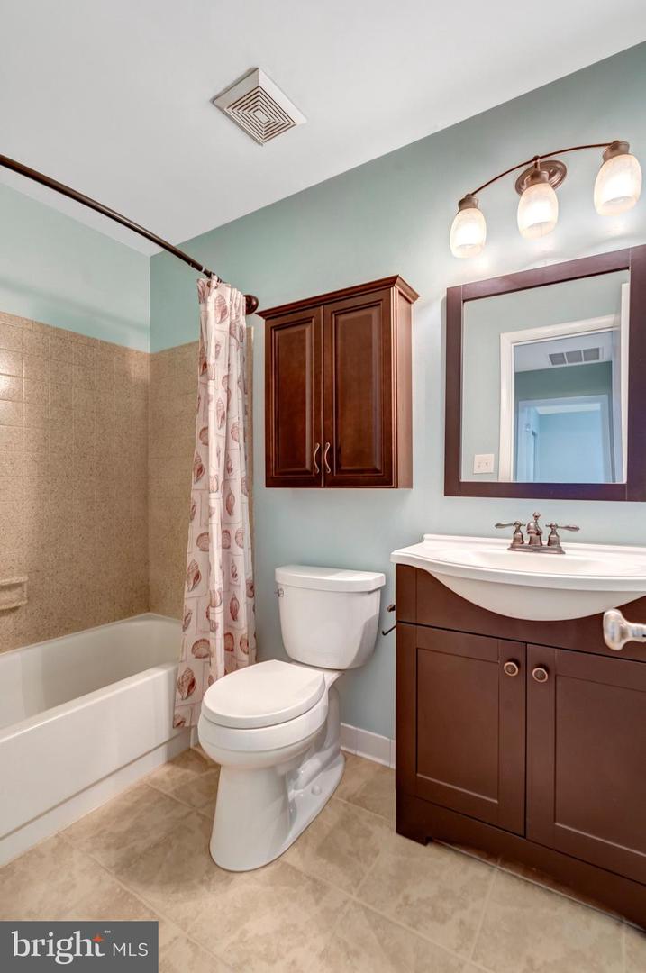 6521 LANCASTER DR, WARRENTON, Virginia 20187, 5 Bedrooms Bedrooms, ,3 BathroomsBathrooms,Residential,For sale,6521 LANCASTER DR,VAFQ2020448 MLS # VAFQ2020448