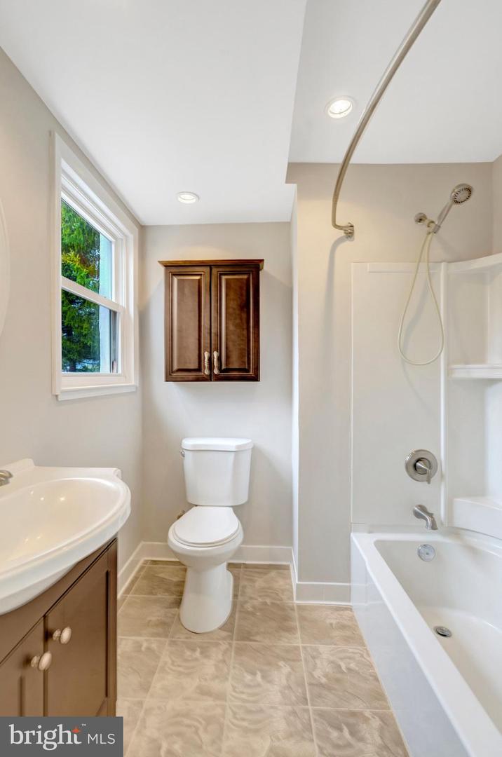 6521 LANCASTER DR, WARRENTON, Virginia 20187, 5 Bedrooms Bedrooms, ,3 BathroomsBathrooms,Residential,For sale,6521 LANCASTER DR,VAFQ2020448 MLS # VAFQ2020448