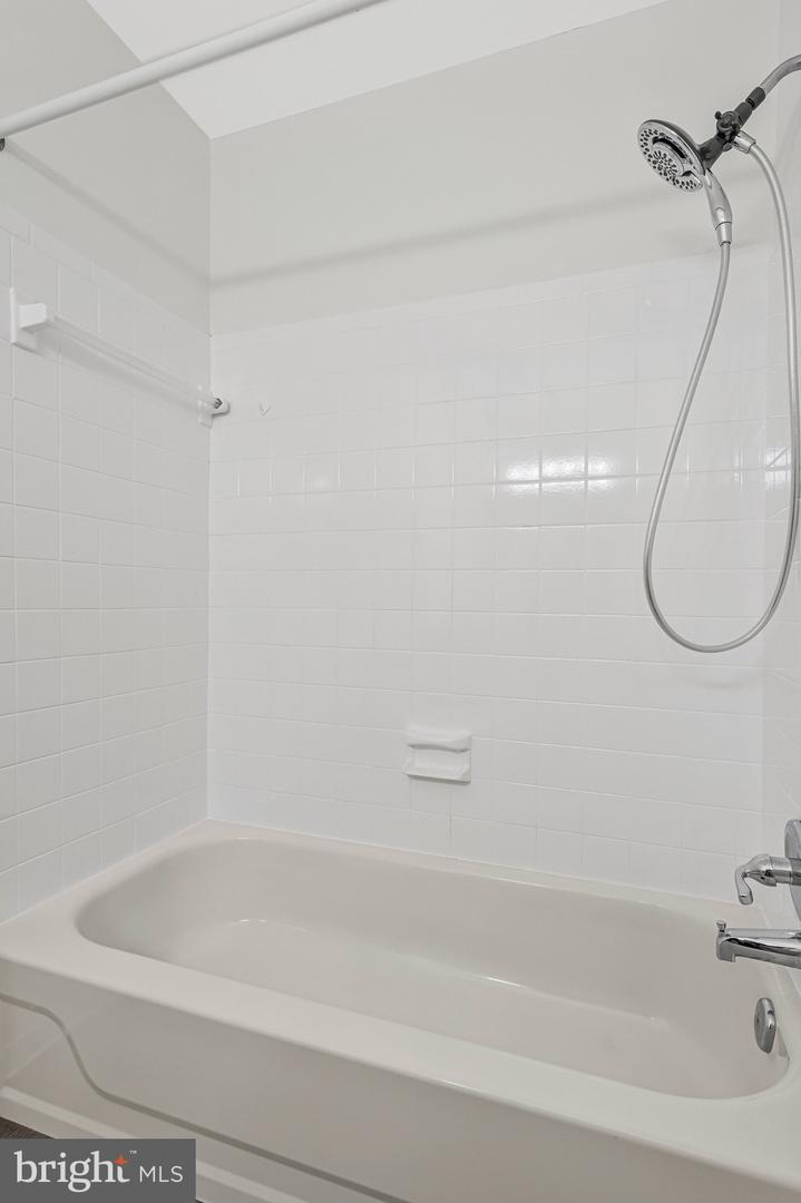 9103 CRICKLEWOOD CT, VIENNA, Virginia 22182, 5 Bedrooms Bedrooms, ,3 BathroomsBathrooms,Residential,For sale,9103 CRICKLEWOOD CT,VAFX2289532 MLS # VAFX2289532