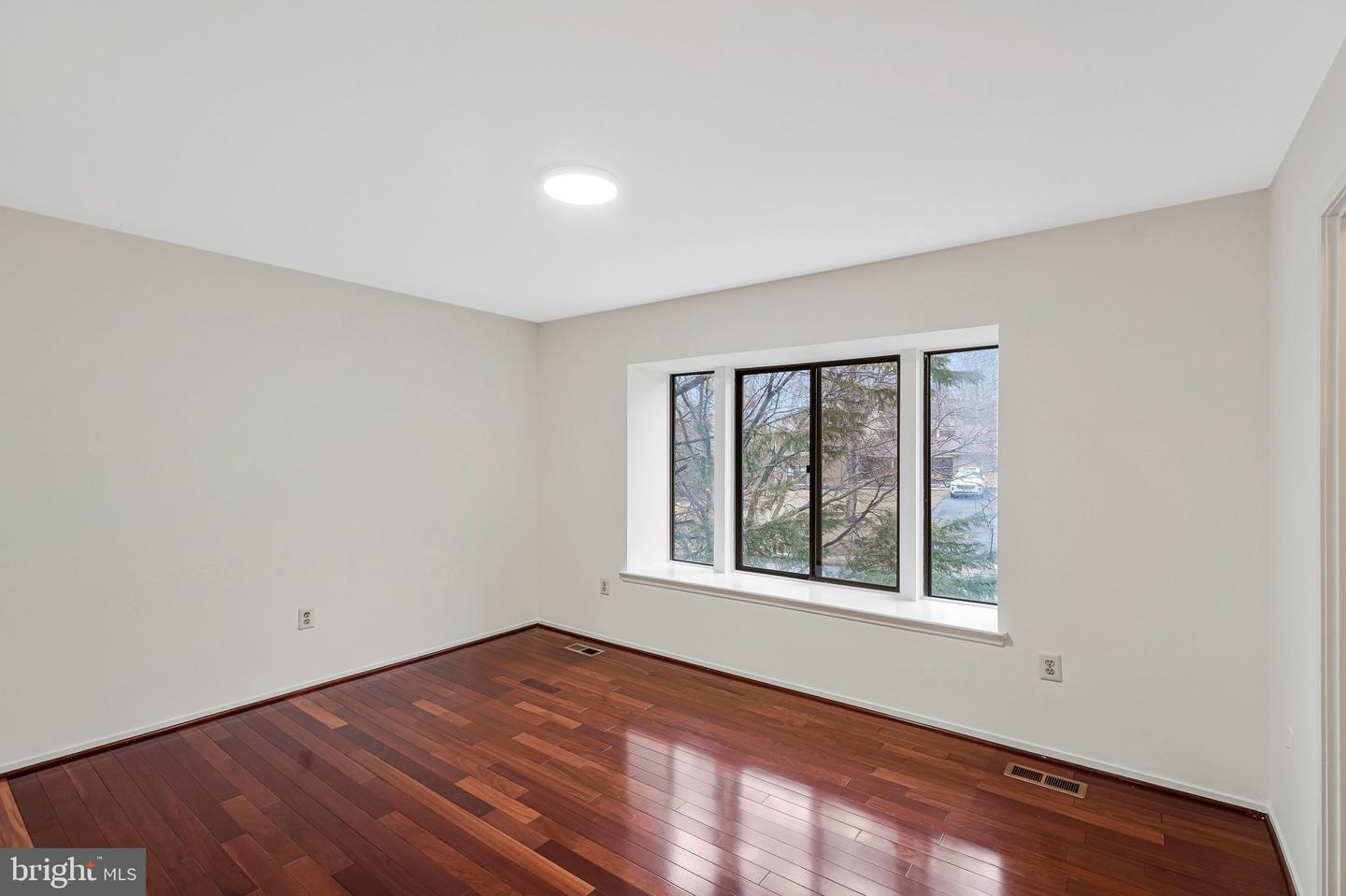 9103 CRICKLEWOOD CT, VIENNA, Virginia 22182, 5 Bedrooms Bedrooms, ,3 BathroomsBathrooms,Residential,For sale,9103 CRICKLEWOOD CT,VAFX2289532 MLS # VAFX2289532