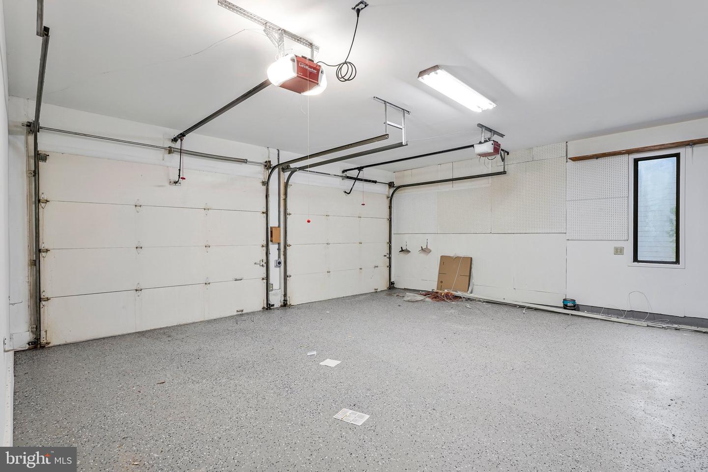 9103 CRICKLEWOOD CT, VIENNA, Virginia 22182, 5 Bedrooms Bedrooms, ,3 BathroomsBathrooms,Residential,For sale,9103 CRICKLEWOOD CT,VAFX2289532 MLS # VAFX2289532