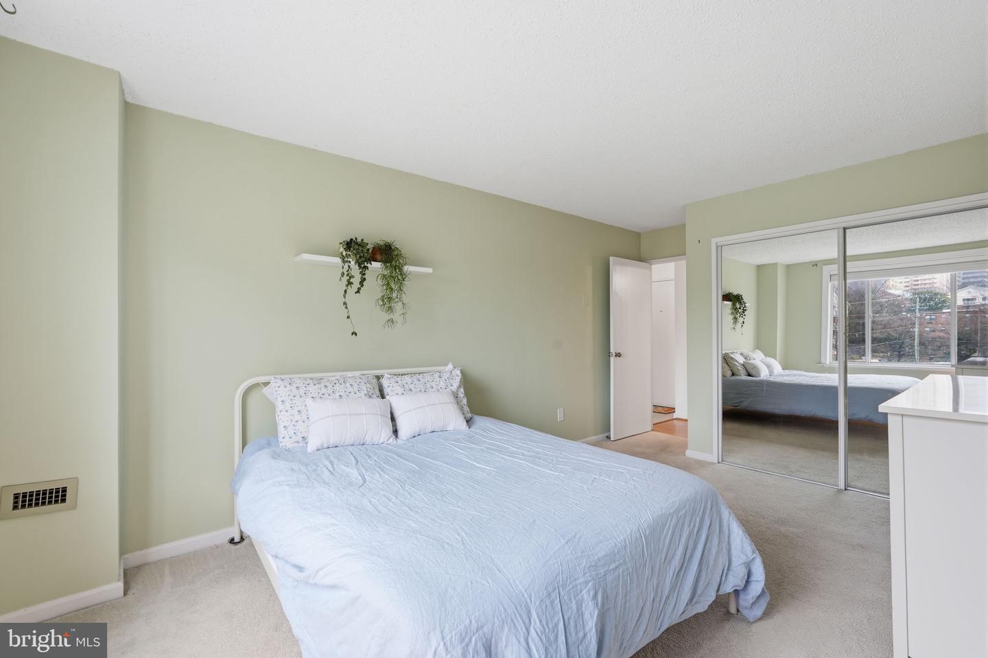 1730 ARLINGTON BLVD #202, ARLINGTON, Virginia 22209, 1 Bedroom Bedrooms, ,1 BathroomBathrooms,Residential,For sale,1730 ARLINGTON BLVD #202,VAAR2068610 MLS # VAAR2068610