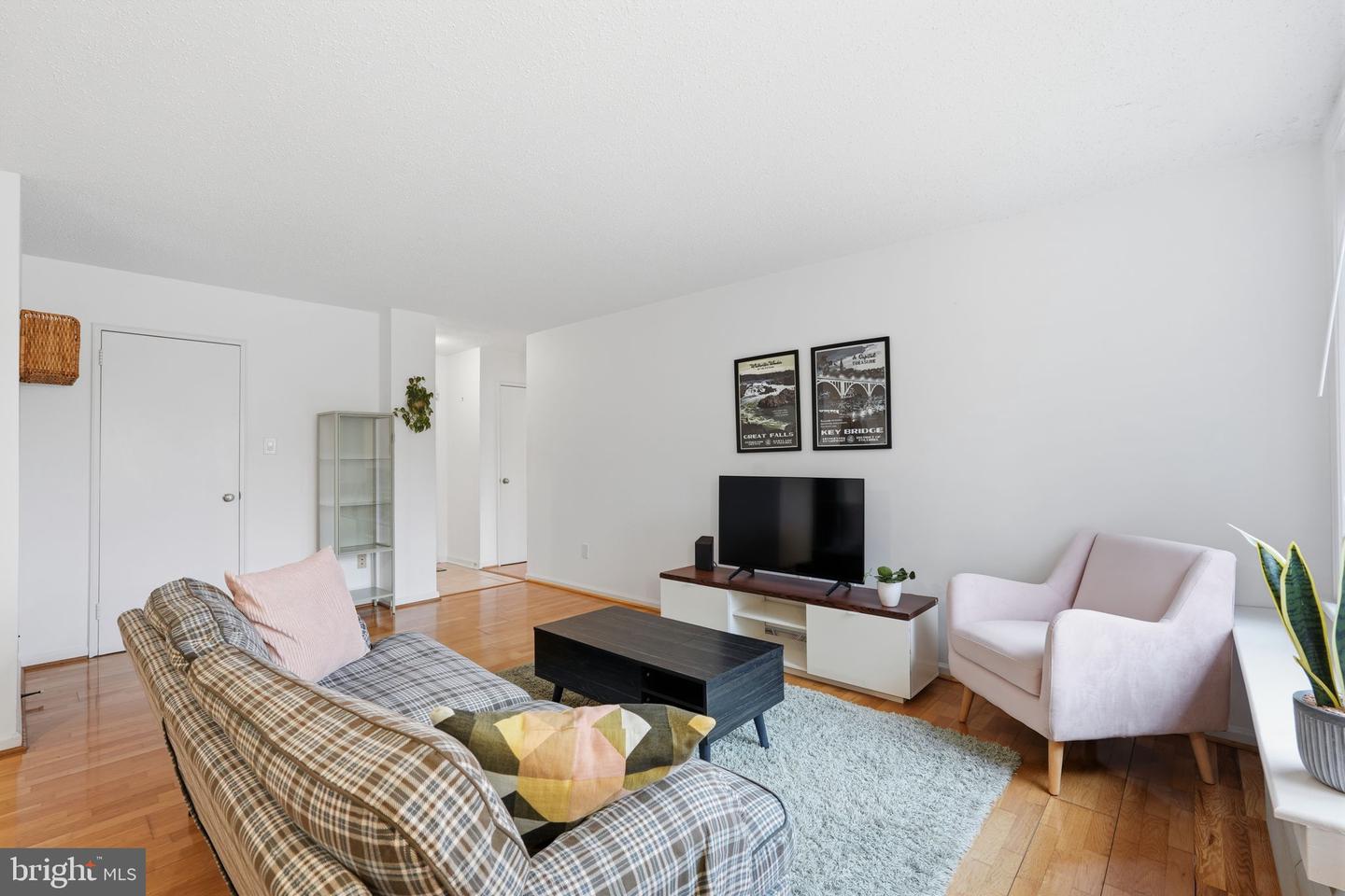 1730 ARLINGTON BLVD #202, ARLINGTON, Virginia 22209, 1 Bedroom Bedrooms, ,1 BathroomBathrooms,Residential,For sale,1730 ARLINGTON BLVD #202,VAAR2068610 MLS # VAAR2068610