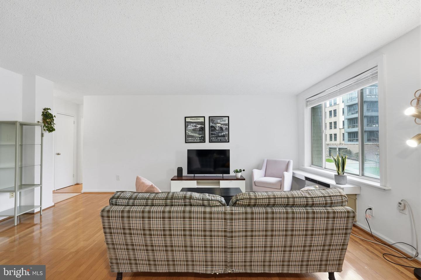 1730 ARLINGTON BLVD #202, ARLINGTON, Virginia 22209, 1 Bedroom Bedrooms, ,1 BathroomBathrooms,Residential,For sale,1730 ARLINGTON BLVD #202,VAAR2068610 MLS # VAAR2068610