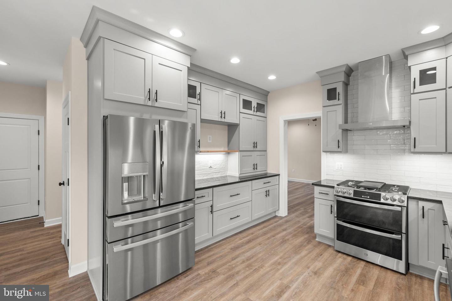 220 LAKELAND CIR, MIDDLETOWN, Virginia 22645, 3 Bedrooms Bedrooms, 6 Rooms Rooms,2 BathroomsBathrooms,Residential,For sale,220 LAKELAND CIR,VAWR2013346 MLS # VAWR2013346