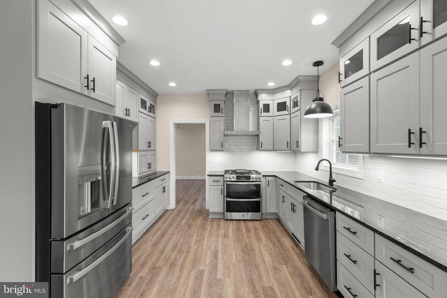 220 LAKELAND CIR, MIDDLETOWN, Virginia 22645, 3 Bedrooms Bedrooms, 6 Rooms Rooms,2 BathroomsBathrooms,Residential,For sale,220 LAKELAND CIR,VAWR2013346 MLS # VAWR2013346