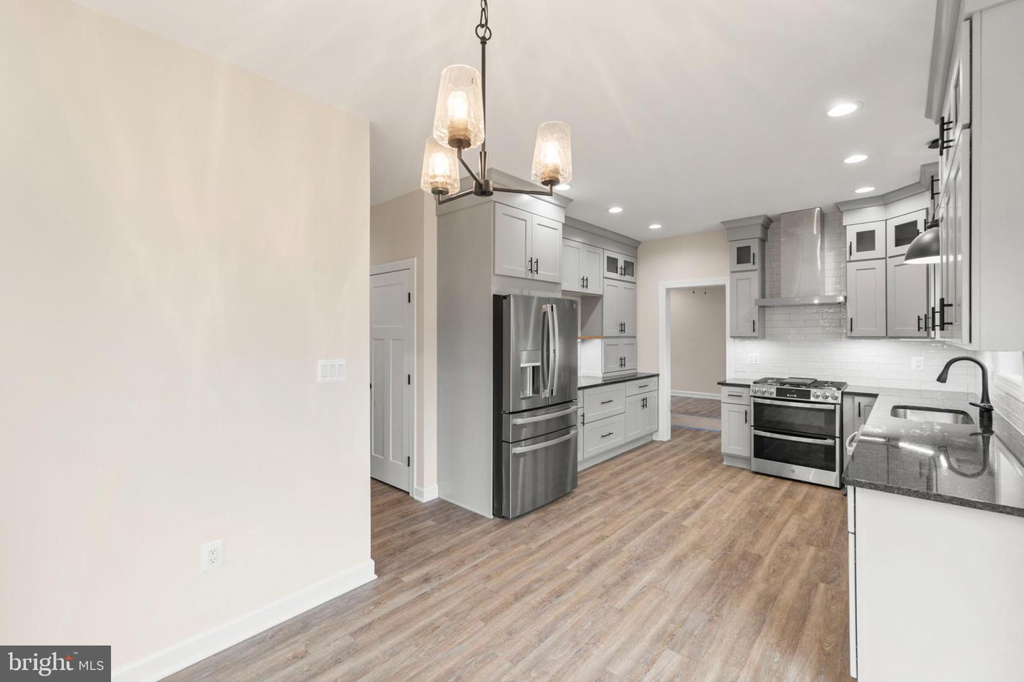 220 LAKELAND CIR, MIDDLETOWN, Virginia 22645, 3 Bedrooms Bedrooms, 6 Rooms Rooms,2 BathroomsBathrooms,Residential,For sale,220 LAKELAND CIR,VAWR2013346 MLS # VAWR2013346