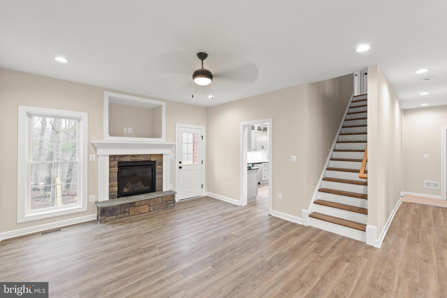 220 LAKELAND CIR, MIDDLETOWN, Virginia 22645, 3 Bedrooms Bedrooms, 6 Rooms Rooms,2 BathroomsBathrooms,Residential,For sale,220 LAKELAND CIR,VAWR2013346 MLS # VAWR2013346