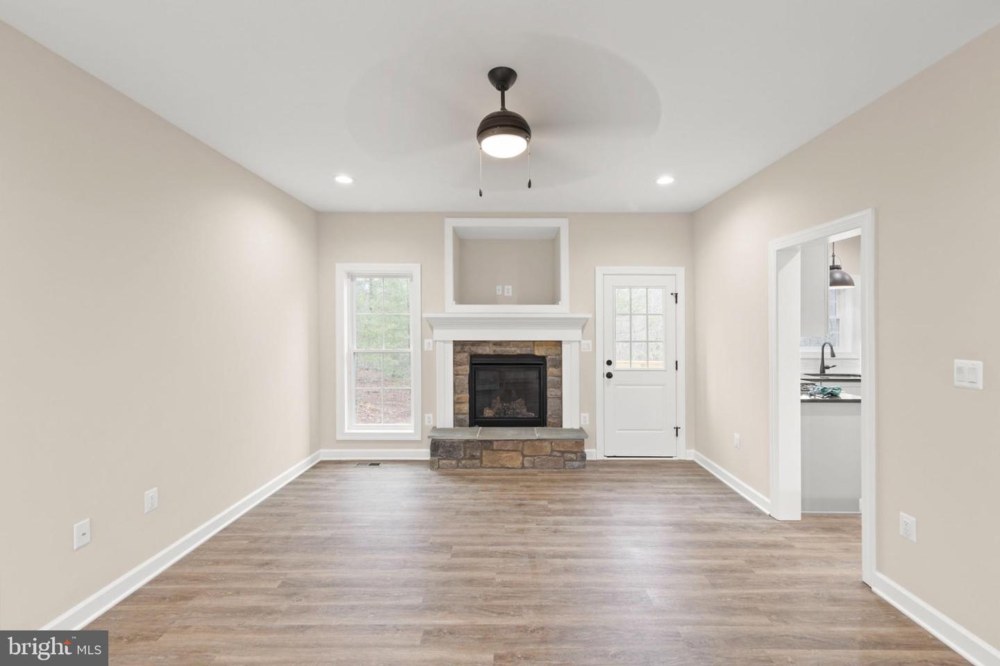 220 LAKELAND CIR, MIDDLETOWN, Virginia 22645, 3 Bedrooms Bedrooms, 6 Rooms Rooms,2 BathroomsBathrooms,Residential,For sale,220 LAKELAND CIR,VAWR2013346 MLS # VAWR2013346