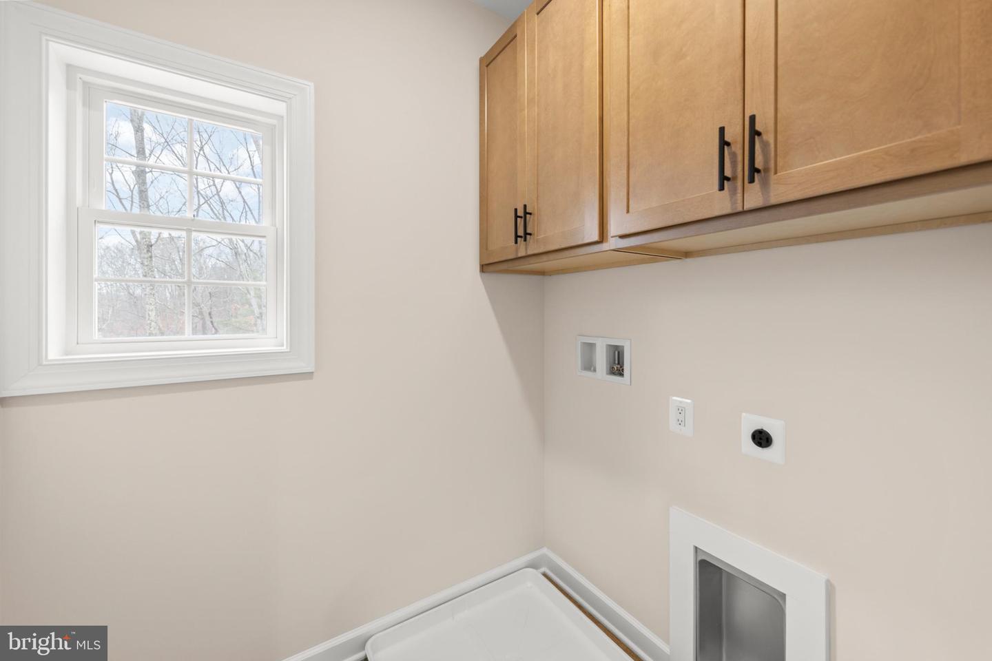 220 LAKELAND CIR, MIDDLETOWN, Virginia 22645, 3 Bedrooms Bedrooms, 6 Rooms Rooms,2 BathroomsBathrooms,Residential,For sale,220 LAKELAND CIR,VAWR2013346 MLS # VAWR2013346