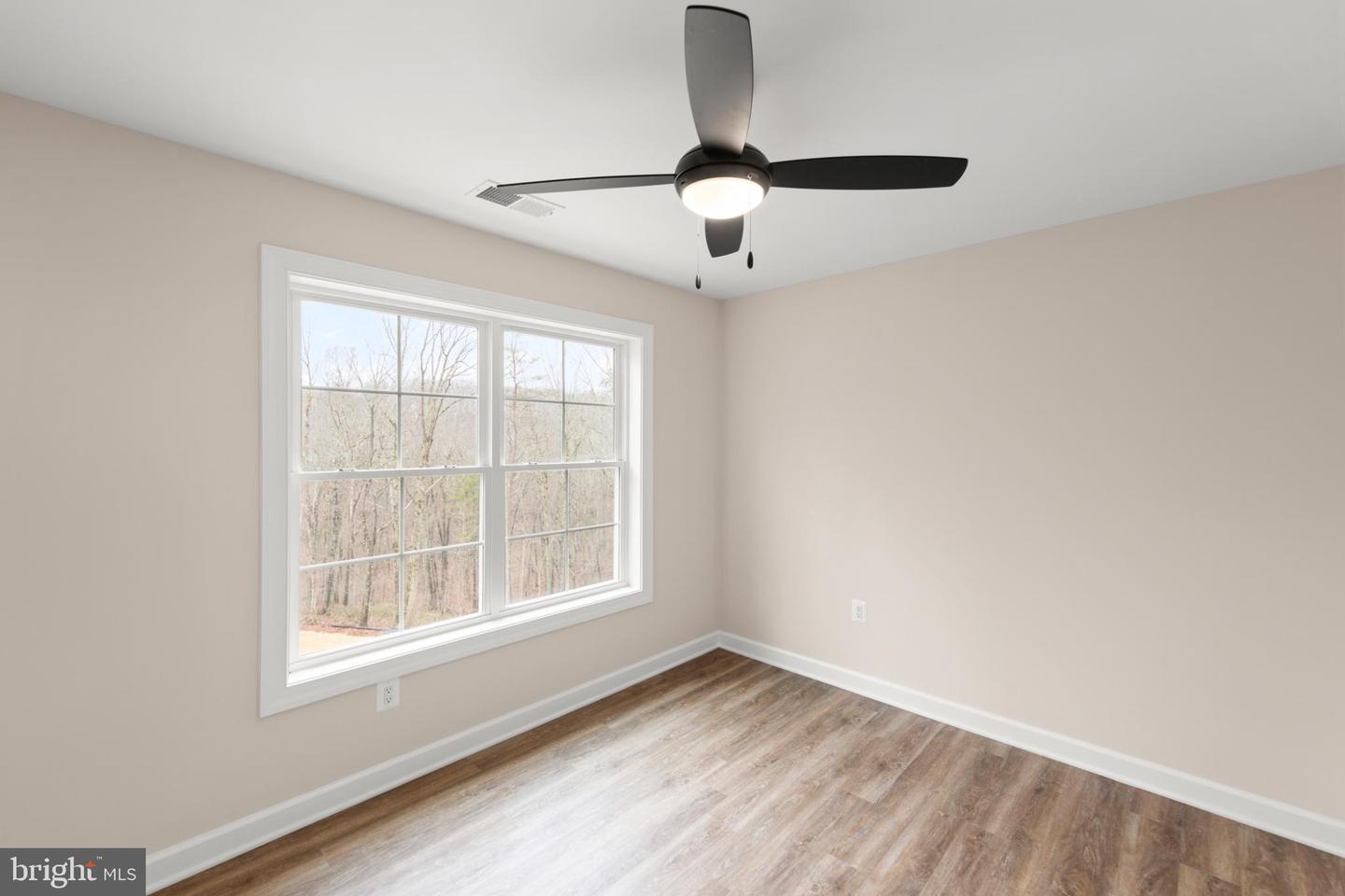 220 LAKELAND CIR, MIDDLETOWN, Virginia 22645, 3 Bedrooms Bedrooms, 6 Rooms Rooms,2 BathroomsBathrooms,Residential,For sale,220 LAKELAND CIR,VAWR2013346 MLS # VAWR2013346