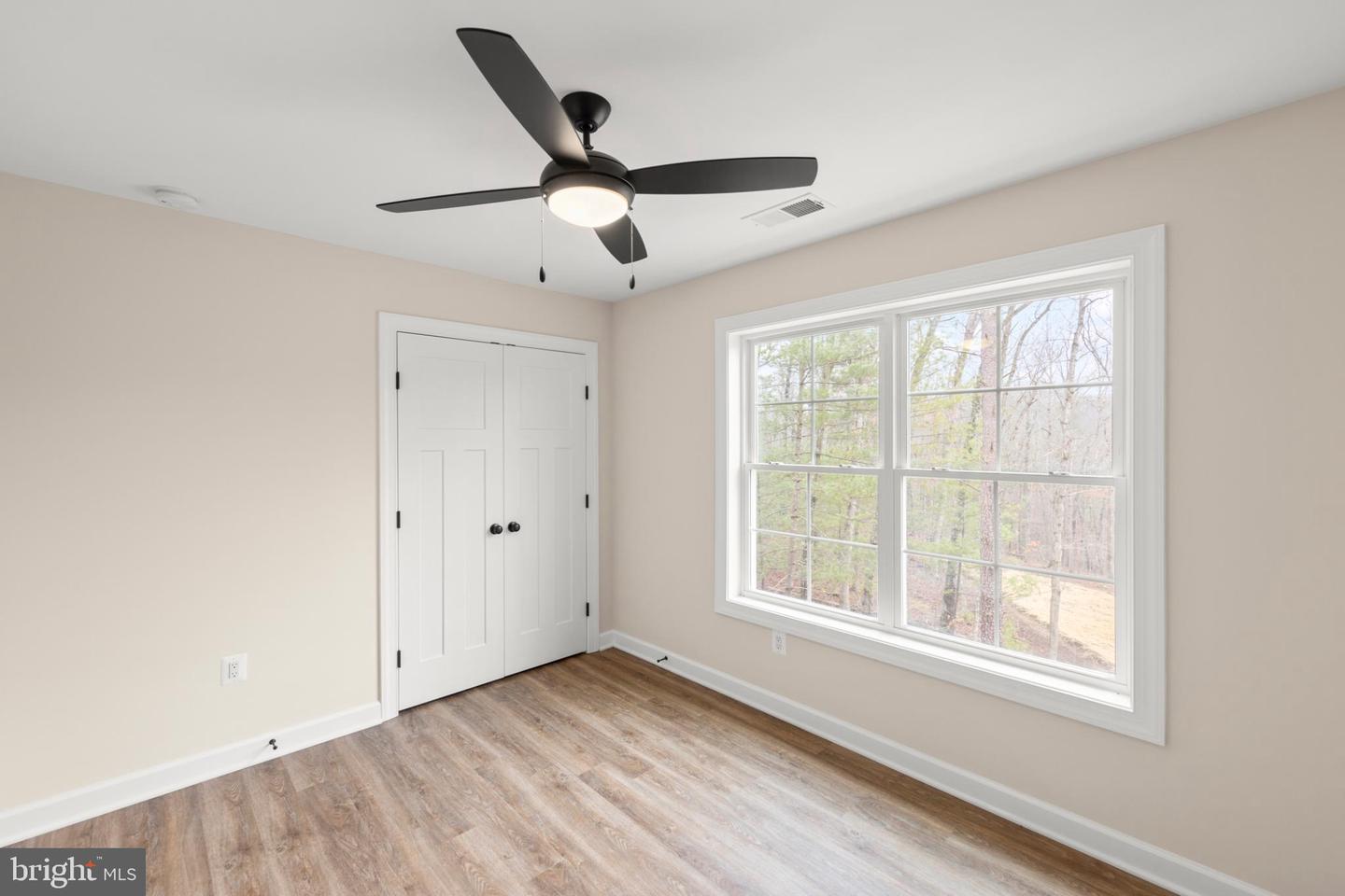 220 LAKELAND CIR, MIDDLETOWN, Virginia 22645, 3 Bedrooms Bedrooms, 6 Rooms Rooms,2 BathroomsBathrooms,Residential,For sale,220 LAKELAND CIR,VAWR2013346 MLS # VAWR2013346