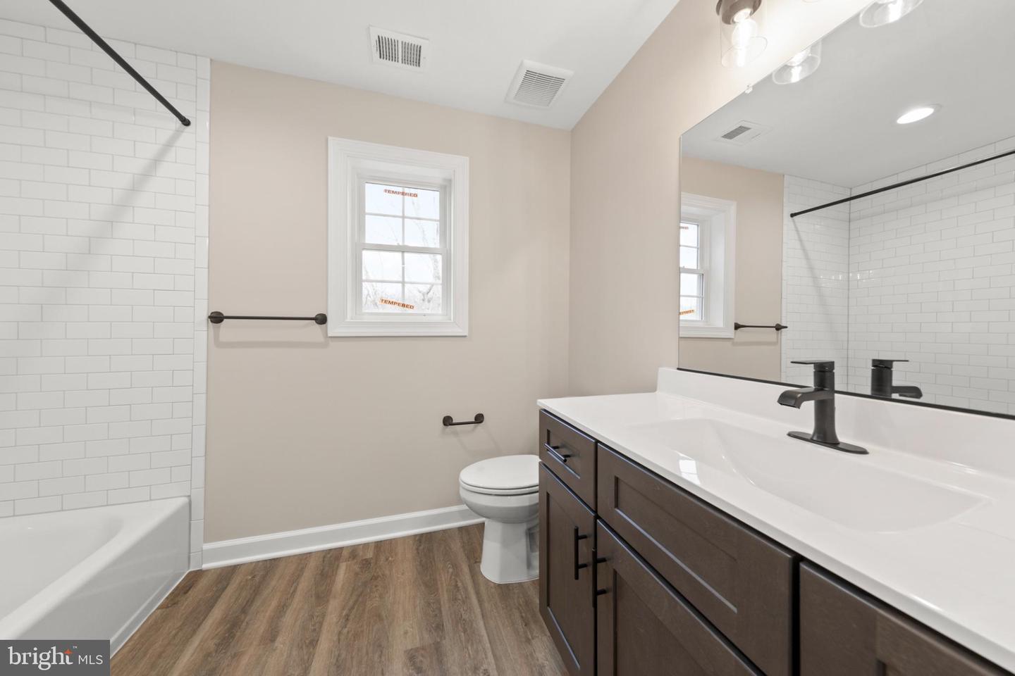 220 LAKELAND CIR, MIDDLETOWN, Virginia 22645, 3 Bedrooms Bedrooms, 6 Rooms Rooms,2 BathroomsBathrooms,Residential,For sale,220 LAKELAND CIR,VAWR2013346 MLS # VAWR2013346