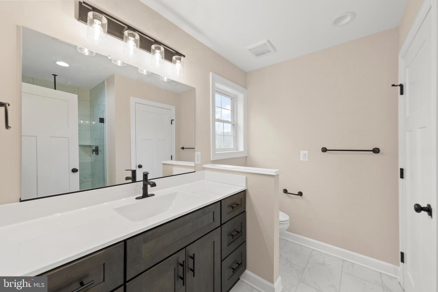 220 LAKELAND CIR, MIDDLETOWN, Virginia 22645, 3 Bedrooms Bedrooms, 6 Rooms Rooms,2 BathroomsBathrooms,Residential,For sale,220 LAKELAND CIR,VAWR2013346 MLS # VAWR2013346