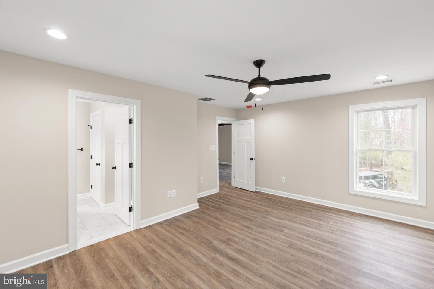 220 LAKELAND CIR, MIDDLETOWN, Virginia 22645, 3 Bedrooms Bedrooms, 6 Rooms Rooms,2 BathroomsBathrooms,Residential,For sale,220 LAKELAND CIR,VAWR2013346 MLS # VAWR2013346