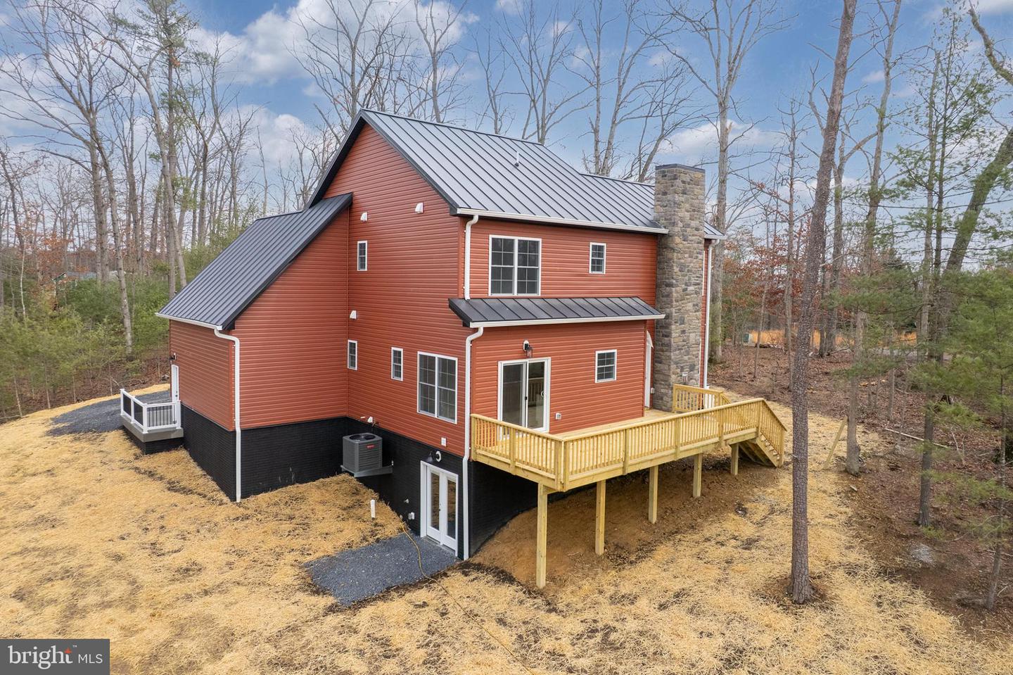 220 LAKELAND CIR, MIDDLETOWN, Virginia 22645, 3 Bedrooms Bedrooms, 6 Rooms Rooms,2 BathroomsBathrooms,Residential,For sale,220 LAKELAND CIR,VAWR2013346 MLS # VAWR2013346