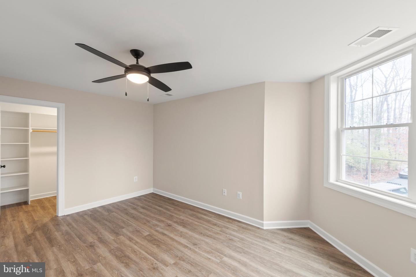 220 LAKELAND CIR, MIDDLETOWN, Virginia 22645, 3 Bedrooms Bedrooms, 6 Rooms Rooms,2 BathroomsBathrooms,Residential,For sale,220 LAKELAND CIR,VAWR2013346 MLS # VAWR2013346