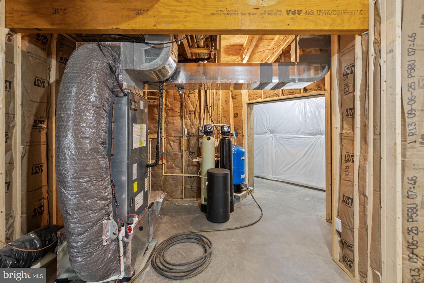 220 LAKELAND CIR, MIDDLETOWN, Virginia 22645, 3 Bedrooms Bedrooms, 6 Rooms Rooms,2 BathroomsBathrooms,Residential,For sale,220 LAKELAND CIR,VAWR2013346 MLS # VAWR2013346