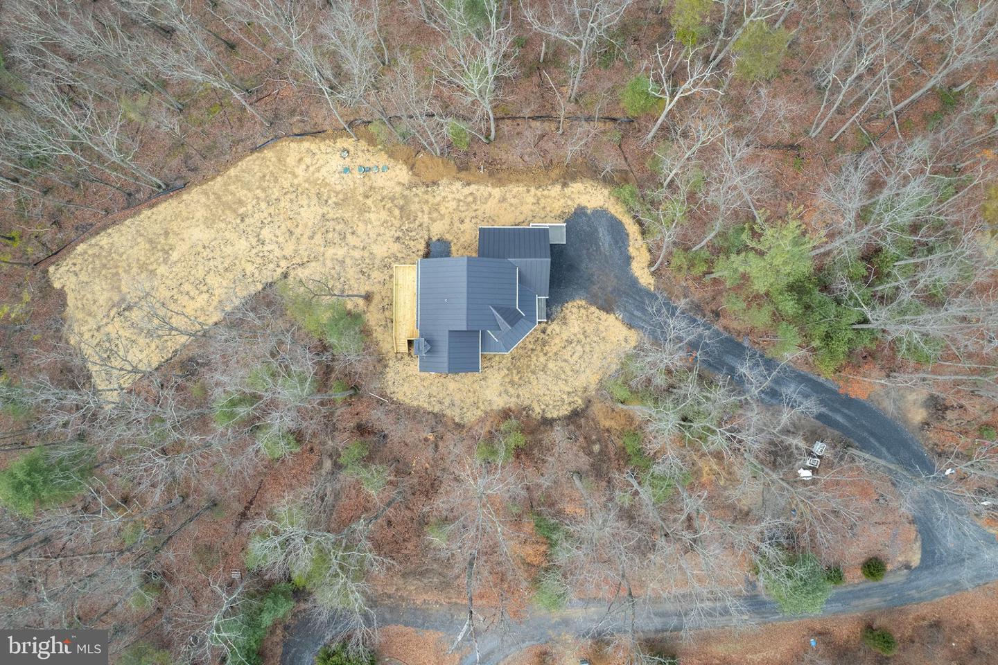 220 LAKELAND CIR, MIDDLETOWN, Virginia 22645, 3 Bedrooms Bedrooms, 6 Rooms Rooms,2 BathroomsBathrooms,Residential,For sale,220 LAKELAND CIR,VAWR2013346 MLS # VAWR2013346