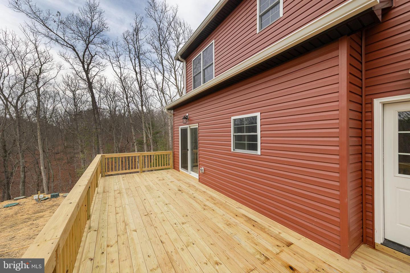 220 LAKELAND CIR, MIDDLETOWN, Virginia 22645, 3 Bedrooms Bedrooms, 6 Rooms Rooms,2 BathroomsBathrooms,Residential,For sale,220 LAKELAND CIR,VAWR2013346 MLS # VAWR2013346