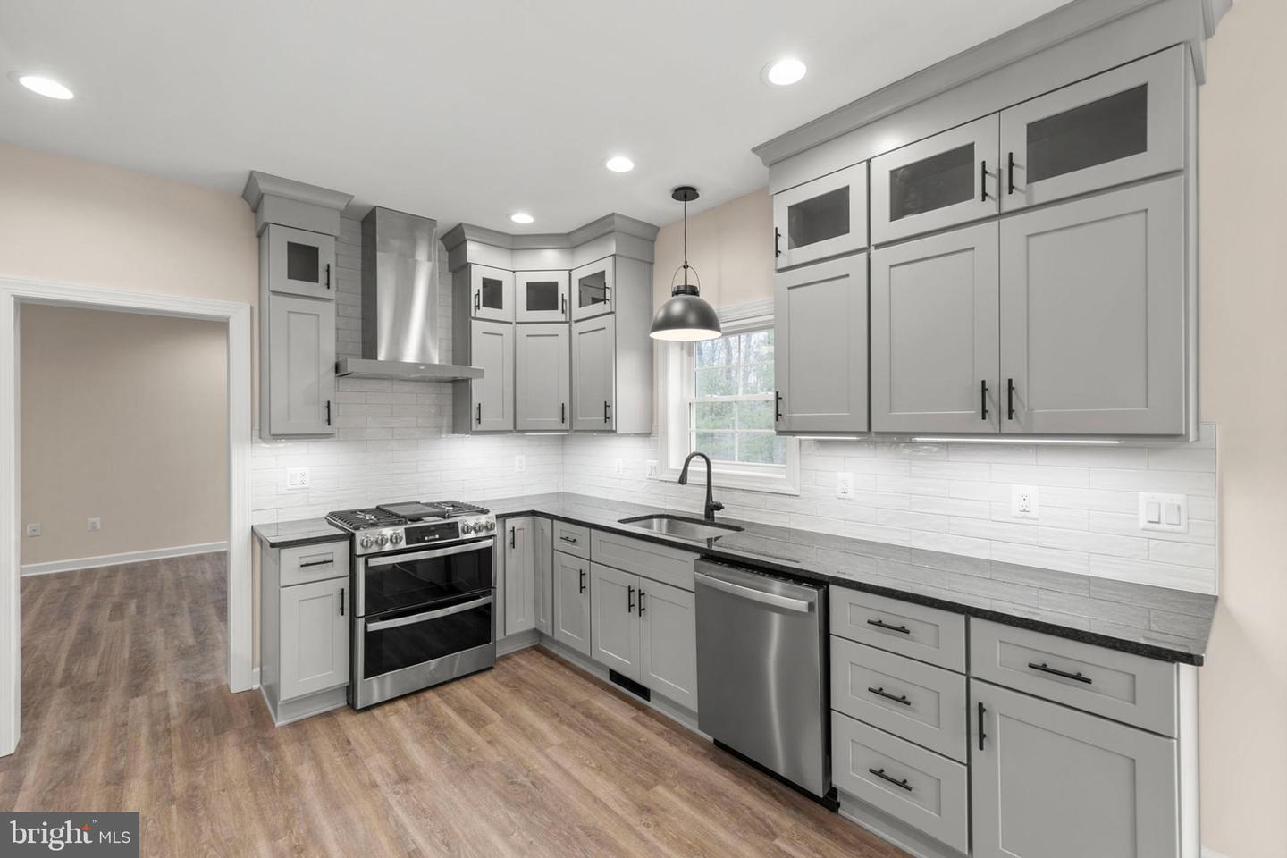 220 LAKELAND CIR, MIDDLETOWN, Virginia 22645, 3 Bedrooms Bedrooms, 6 Rooms Rooms,2 BathroomsBathrooms,Residential,For sale,220 LAKELAND CIR,VAWR2013346 MLS # VAWR2013346