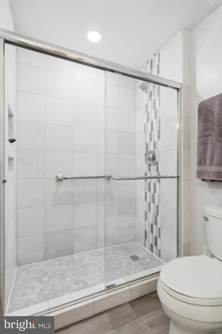 9200 WRIGHTS HOLLOW LN, LORTON, Virginia 22079, 5 Bedrooms Bedrooms, ,3 BathroomsBathrooms,Residential,For sale,9200 WRIGHTS HOLLOW LN,VAFX2290276 MLS # VAFX2290276