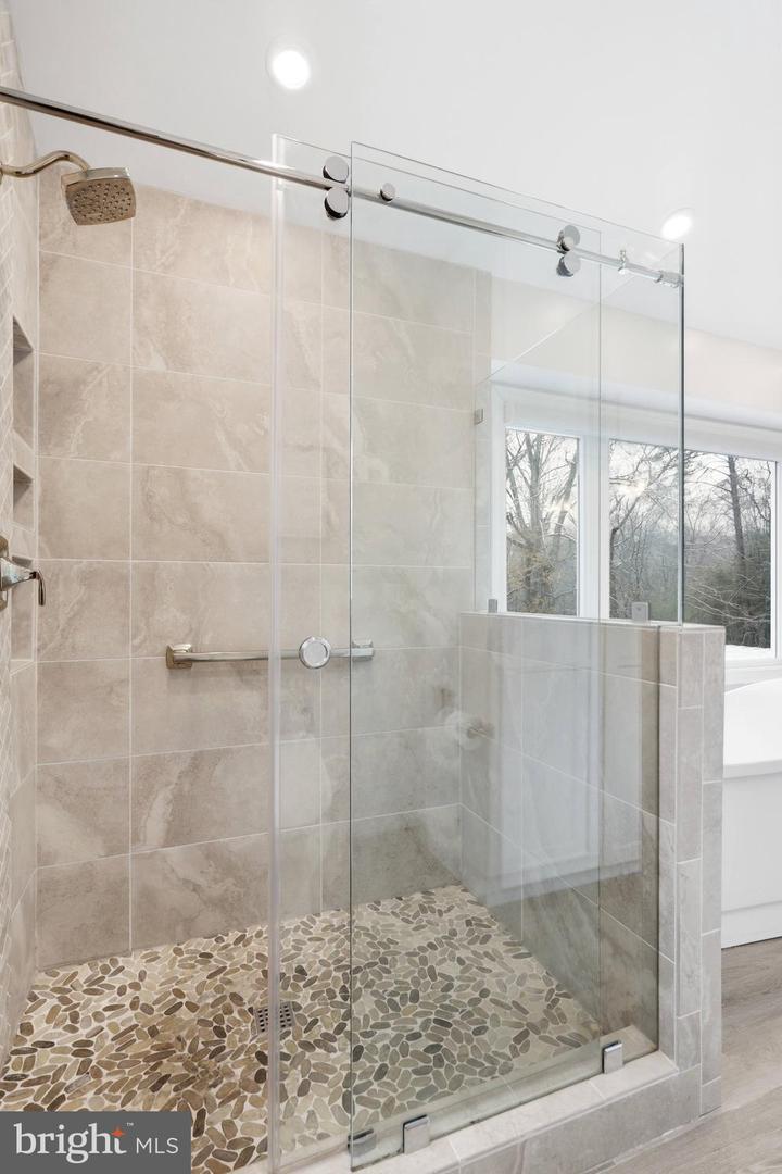 9200 WRIGHTS HOLLOW LN, LORTON, Virginia 22079, 5 Bedrooms Bedrooms, ,3 BathroomsBathrooms,Residential,For sale,9200 WRIGHTS HOLLOW LN,VAFX2290276 MLS # VAFX2290276