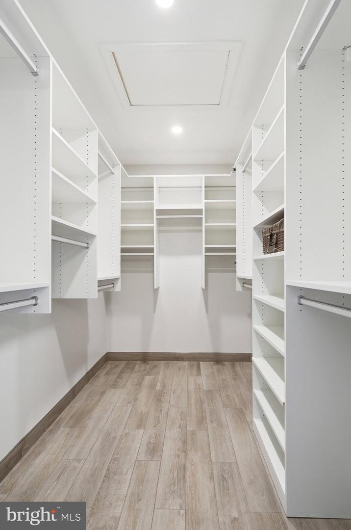 9200 WRIGHTS HOLLOW LN, LORTON, Virginia 22079, 5 Bedrooms Bedrooms, ,3 BathroomsBathrooms,Residential,For sale,9200 WRIGHTS HOLLOW LN,VAFX2290276 MLS # VAFX2290276