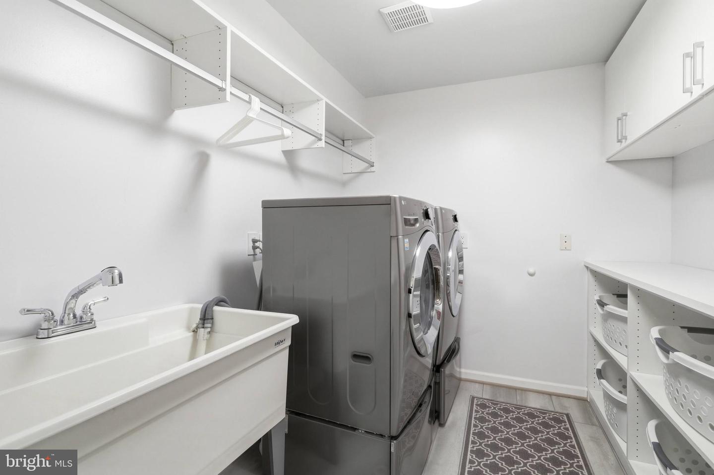 9200 WRIGHTS HOLLOW LN, LORTON, Virginia 22079, 5 Bedrooms Bedrooms, ,3 BathroomsBathrooms,Residential,For sale,9200 WRIGHTS HOLLOW LN,VAFX2290276 MLS # VAFX2290276