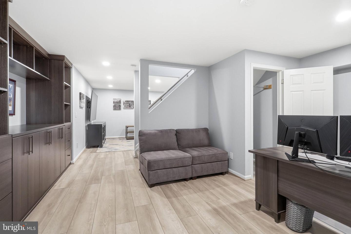 9200 WRIGHTS HOLLOW LN, LORTON, Virginia 22079, 5 Bedrooms Bedrooms, ,3 BathroomsBathrooms,Residential,For sale,9200 WRIGHTS HOLLOW LN,VAFX2290276 MLS # VAFX2290276