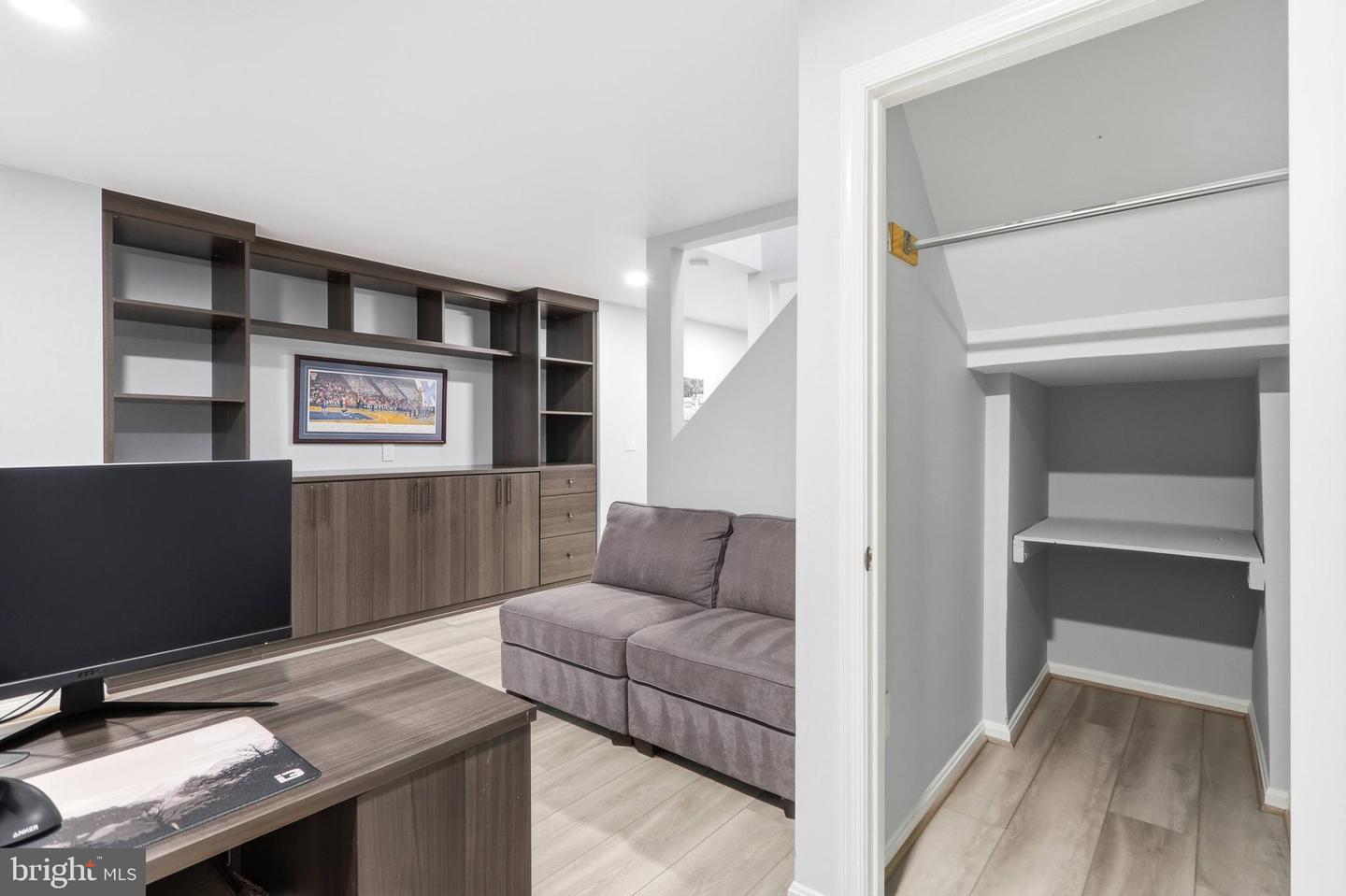 9200 WRIGHTS HOLLOW LN, LORTON, Virginia 22079, 5 Bedrooms Bedrooms, ,3 BathroomsBathrooms,Residential,For sale,9200 WRIGHTS HOLLOW LN,VAFX2290276 MLS # VAFX2290276