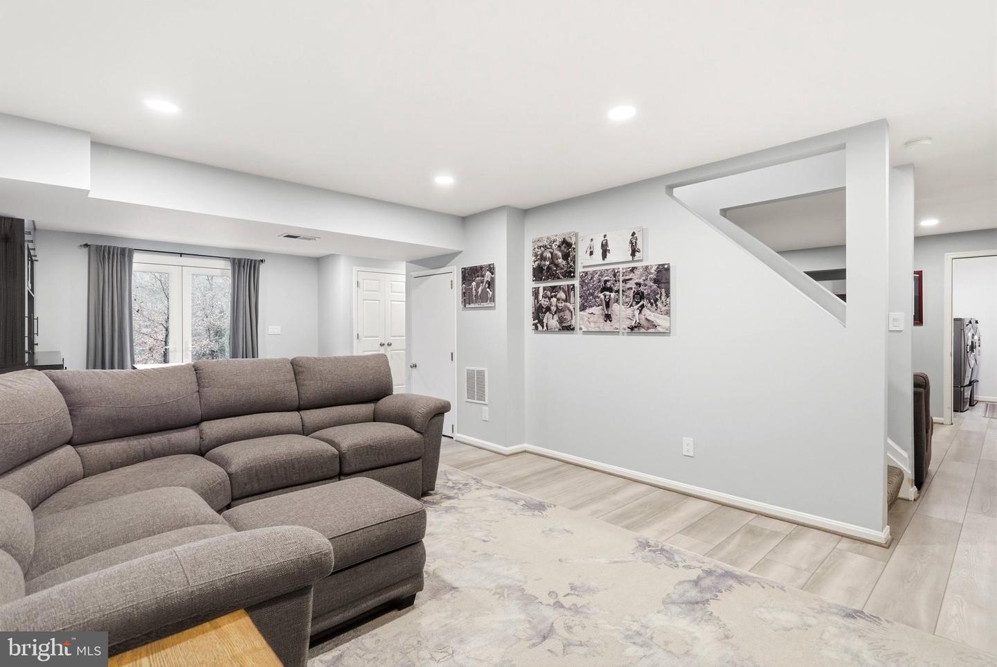 9200 WRIGHTS HOLLOW LN, LORTON, Virginia 22079, 5 Bedrooms Bedrooms, ,3 BathroomsBathrooms,Residential,For sale,9200 WRIGHTS HOLLOW LN,VAFX2290276 MLS # VAFX2290276