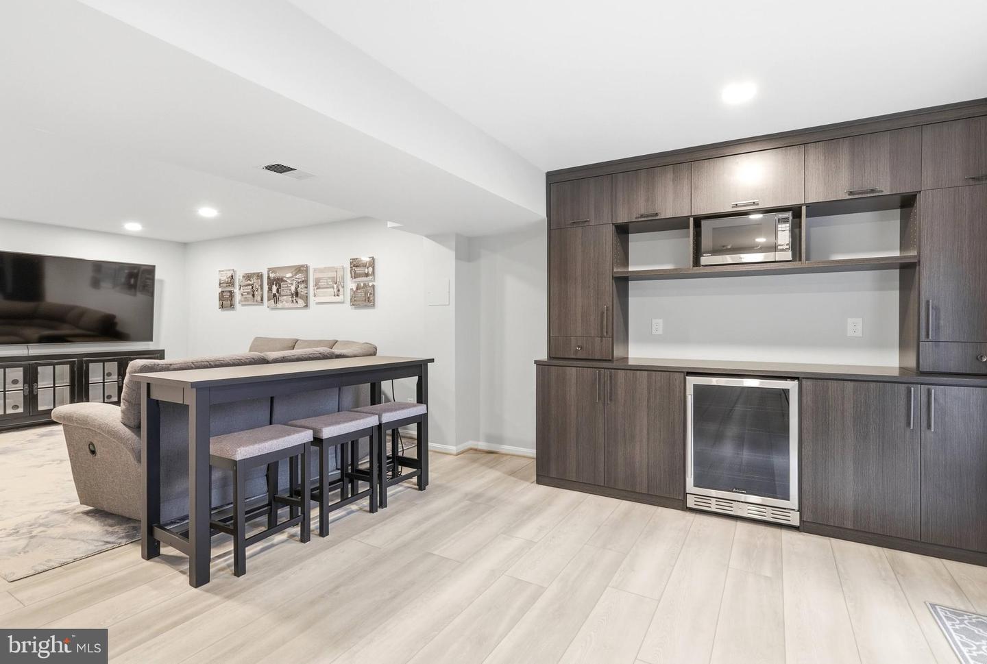 9200 WRIGHTS HOLLOW LN, LORTON, Virginia 22079, 5 Bedrooms Bedrooms, ,3 BathroomsBathrooms,Residential,For sale,9200 WRIGHTS HOLLOW LN,VAFX2290276 MLS # VAFX2290276