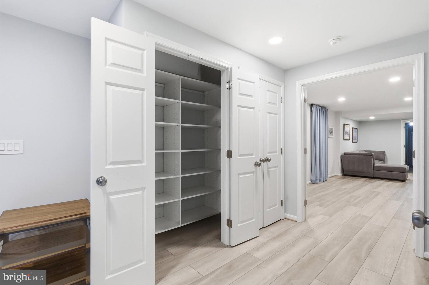 9200 WRIGHTS HOLLOW LN, LORTON, Virginia 22079, 5 Bedrooms Bedrooms, ,3 BathroomsBathrooms,Residential,For sale,9200 WRIGHTS HOLLOW LN,VAFX2290276 MLS # VAFX2290276