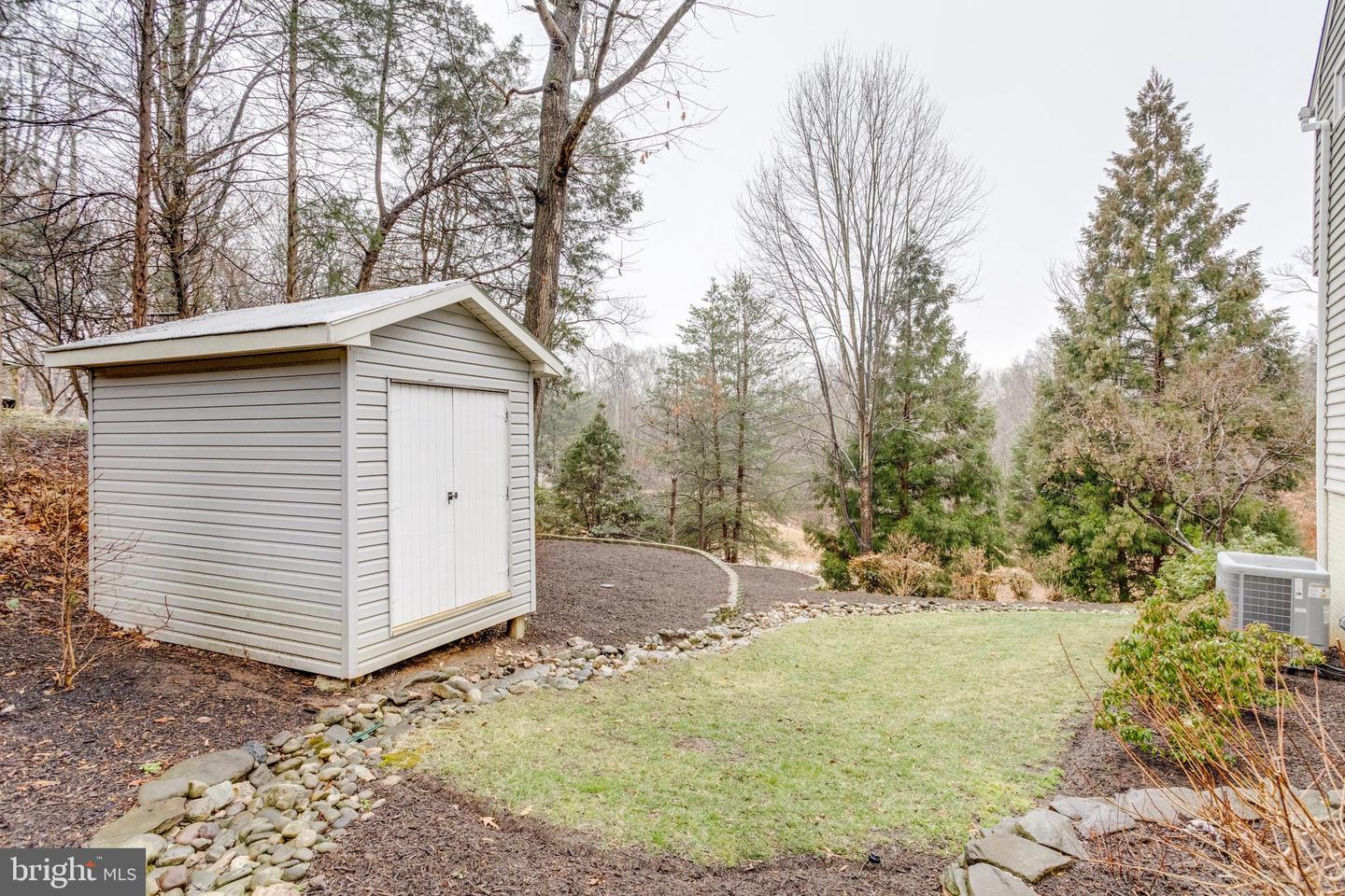 9200 WRIGHTS HOLLOW LN, LORTON, Virginia 22079, 5 Bedrooms Bedrooms, ,3 BathroomsBathrooms,Residential,For sale,9200 WRIGHTS HOLLOW LN,VAFX2290276 MLS # VAFX2290276