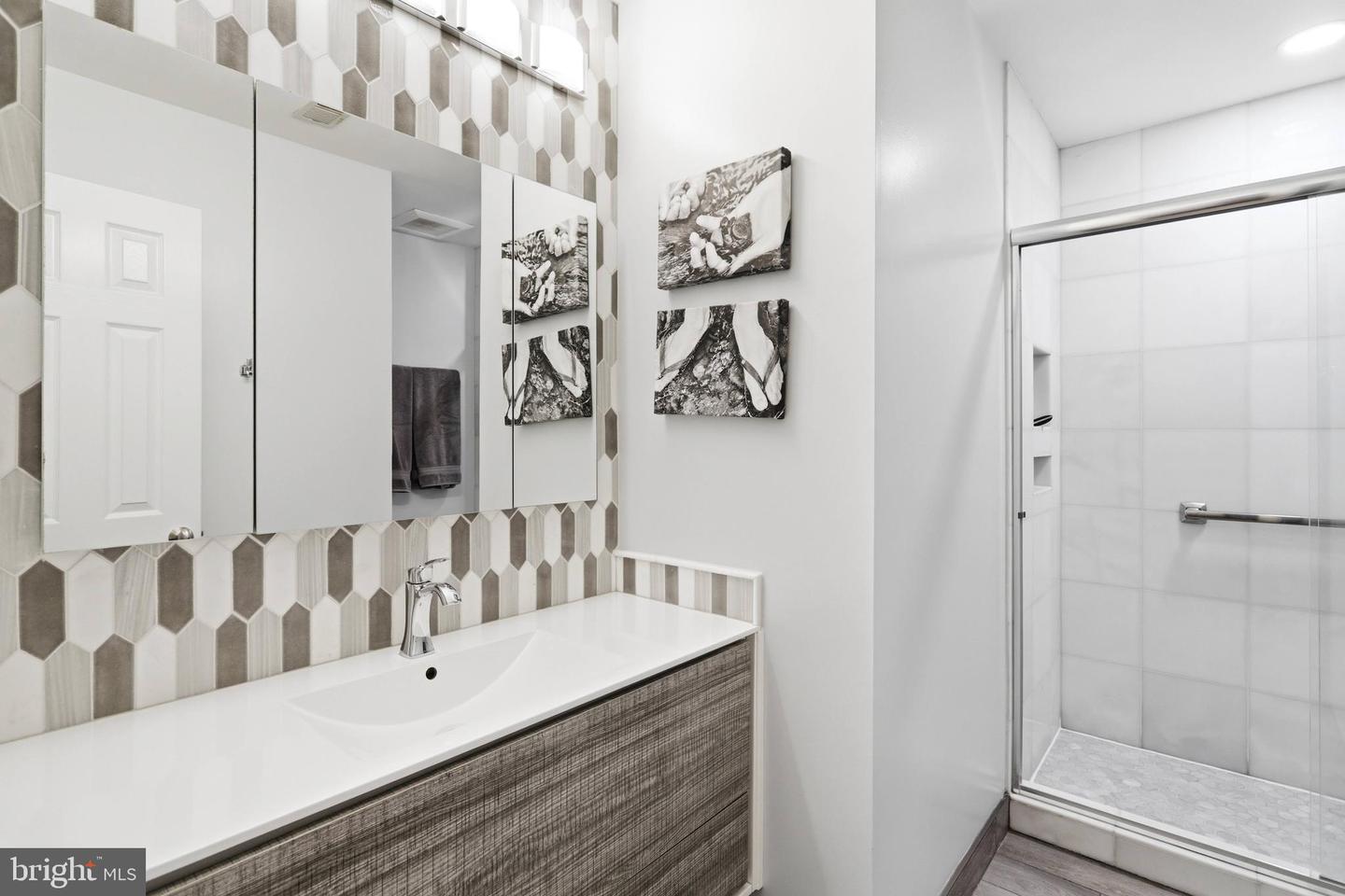 9200 WRIGHTS HOLLOW LN, LORTON, Virginia 22079, 5 Bedrooms Bedrooms, ,3 BathroomsBathrooms,Residential,For sale,9200 WRIGHTS HOLLOW LN,VAFX2290276 MLS # VAFX2290276