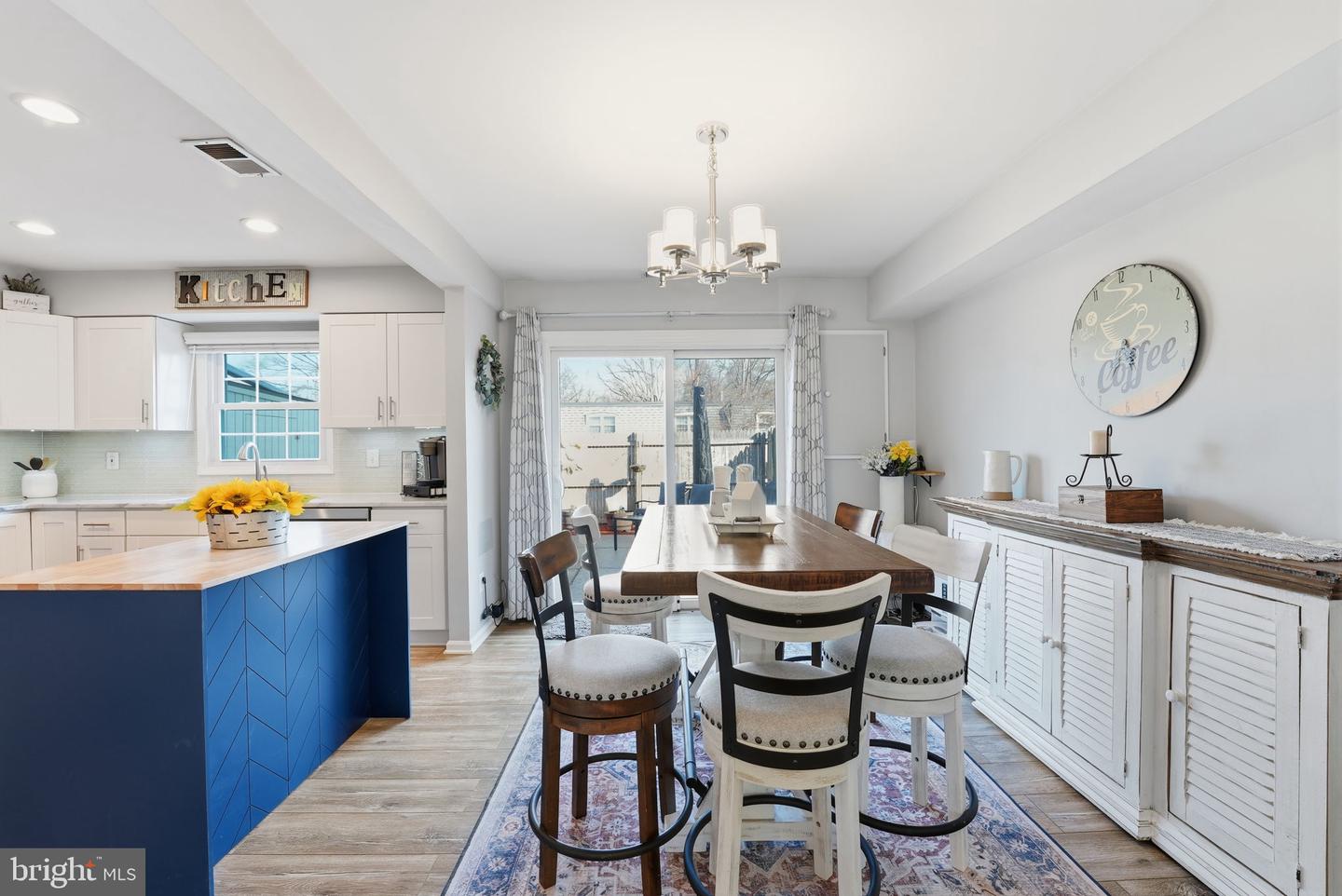 8142 CARRLEIGH PKWY #126, SPRINGFIELD, Virginia 22152, 3 Bedrooms Bedrooms, ,2 BathroomsBathrooms,Residential,For sale,8142 CARRLEIGH PKWY #126,VAFX2290352 MLS # VAFX2290352