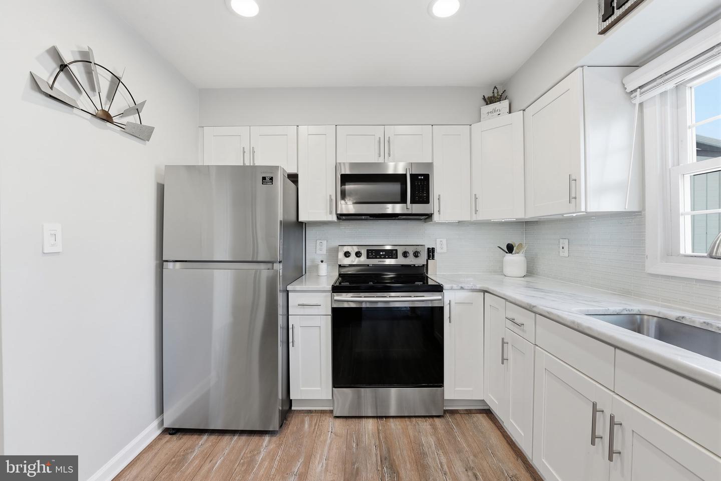 8142 CARRLEIGH PKWY #126, SPRINGFIELD, Virginia 22152, 3 Bedrooms Bedrooms, ,2 BathroomsBathrooms,Residential,For sale,8142 CARRLEIGH PKWY #126,VAFX2290352 MLS # VAFX2290352