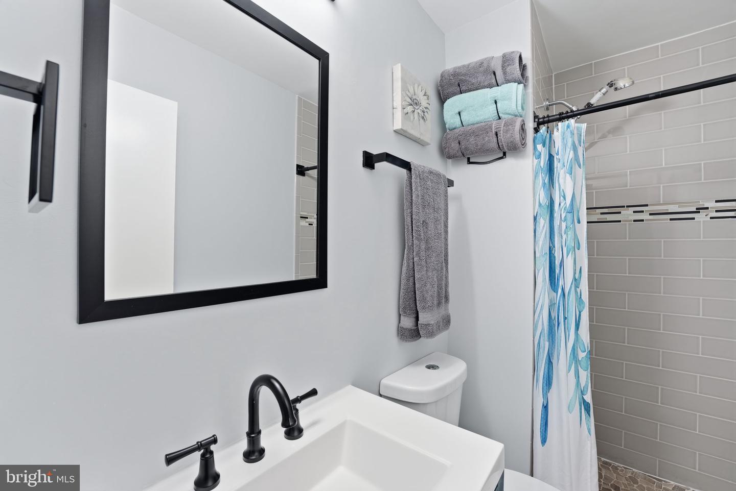 8142 CARRLEIGH PKWY #126, SPRINGFIELD, Virginia 22152, 3 Bedrooms Bedrooms, ,2 BathroomsBathrooms,Residential,For sale,8142 CARRLEIGH PKWY #126,VAFX2290352 MLS # VAFX2290352