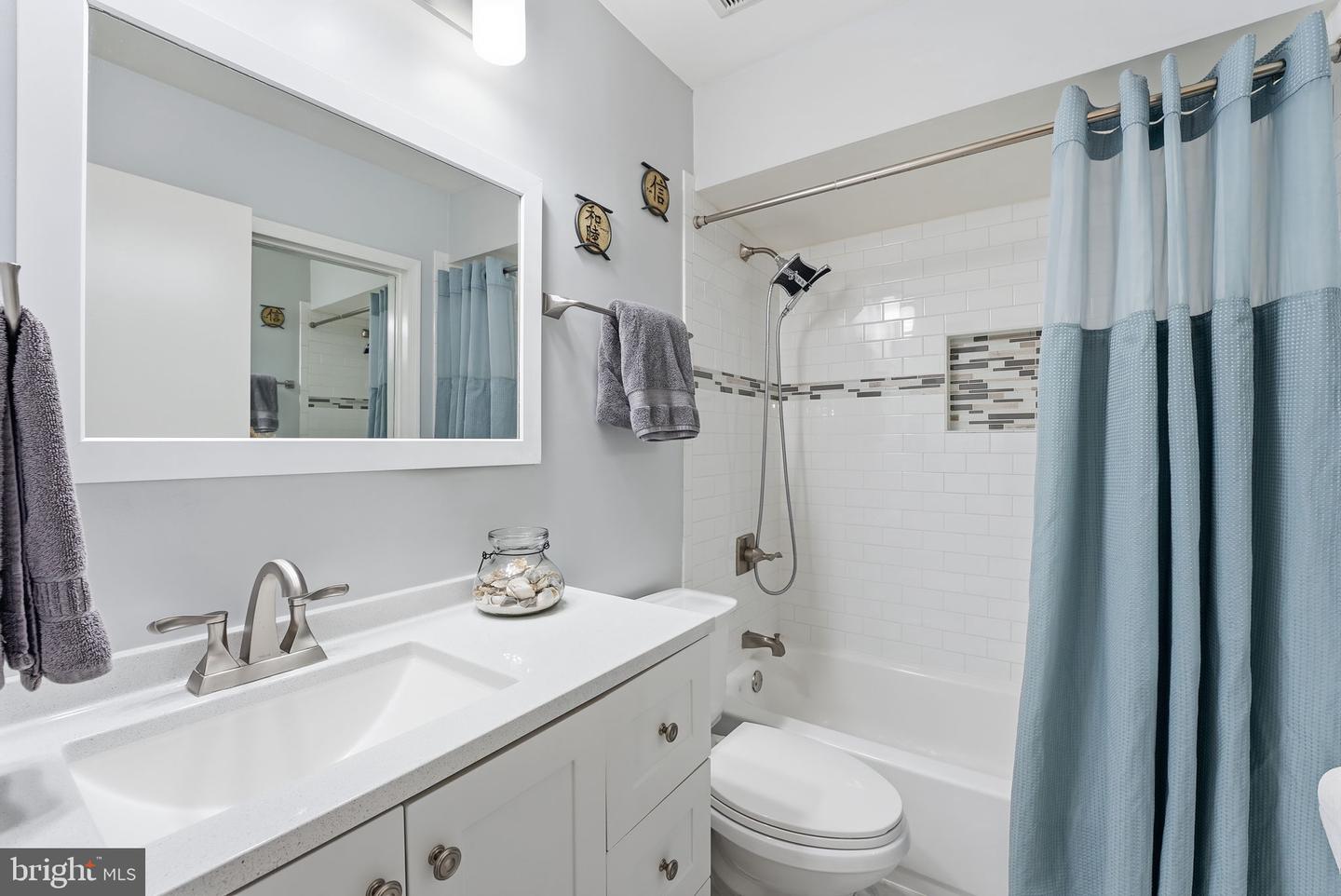 8142 CARRLEIGH PKWY #126, SPRINGFIELD, Virginia 22152, 3 Bedrooms Bedrooms, ,2 BathroomsBathrooms,Residential,For sale,8142 CARRLEIGH PKWY #126,VAFX2290352 MLS # VAFX2290352