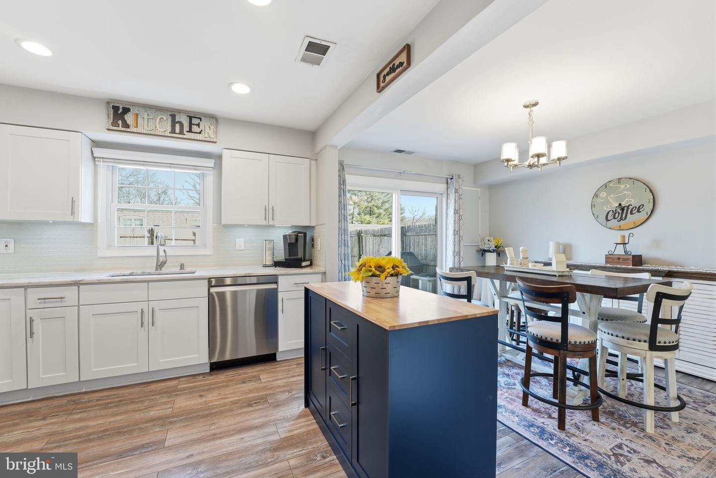 8142 CARRLEIGH PKWY #126, SPRINGFIELD, Virginia 22152, 3 Bedrooms Bedrooms, ,2 BathroomsBathrooms,Residential,For sale,8142 CARRLEIGH PKWY #126,VAFX2290352 MLS # VAFX2290352