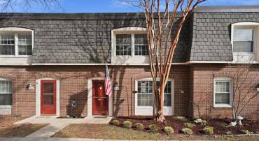 8142 CARRLEIGH PKWY #126, SPRINGFIELD, Virginia 22152, 3 Bedrooms Bedrooms, ,2 BathroomsBathrooms,Residential,For sale,8142 CARRLEIGH PKWY #126,VAFX2290352 MLS # VAFX2290352