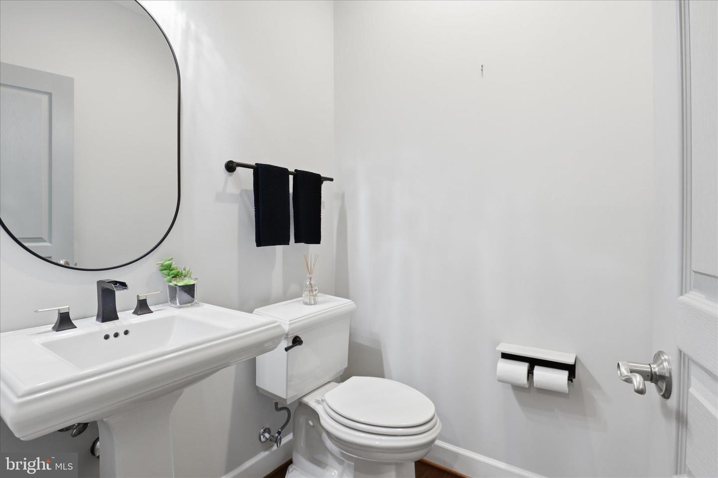 23044 CREIGHTON FARMS DR, LEESBURG, Virginia 20175, 6 Bedrooms Bedrooms, ,5 BathroomsBathrooms,Residential,For sale,23044 CREIGHTON FARMS DR,VALO2115784 MLS # VALO2115784