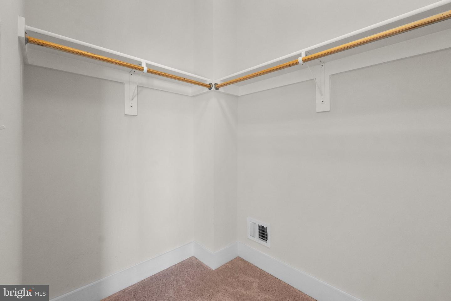 14890 FALCONAIRE PL, LEESBURG, Virginia 20176, 4 Bedrooms Bedrooms, 17 Rooms Rooms,4 BathroomsBathrooms,Residential,For sale,14890 FALCONAIRE PL,VALO2115866 MLS # VALO2115866