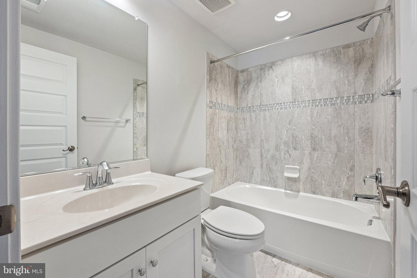 14890 FALCONAIRE PL, LEESBURG, Virginia 20176, 4 Bedrooms Bedrooms, 17 Rooms Rooms,4 BathroomsBathrooms,Residential,For sale,14890 FALCONAIRE PL,VALO2115866 MLS # VALO2115866