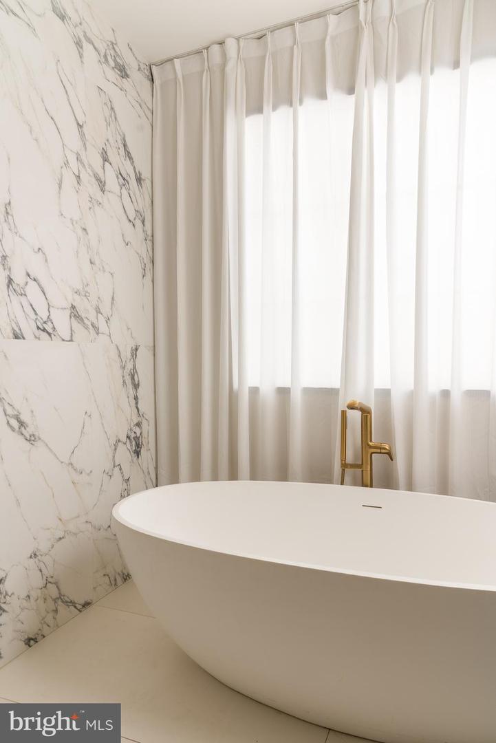 6621 HAYCOCK RD, FALLS CHURCH, Virginia 22043, 6 Bedrooms Bedrooms, ,6 BathroomsBathrooms,Residential,For sale,6621 HAYCOCK RD,VAFX2291174 MLS # VAFX2291174