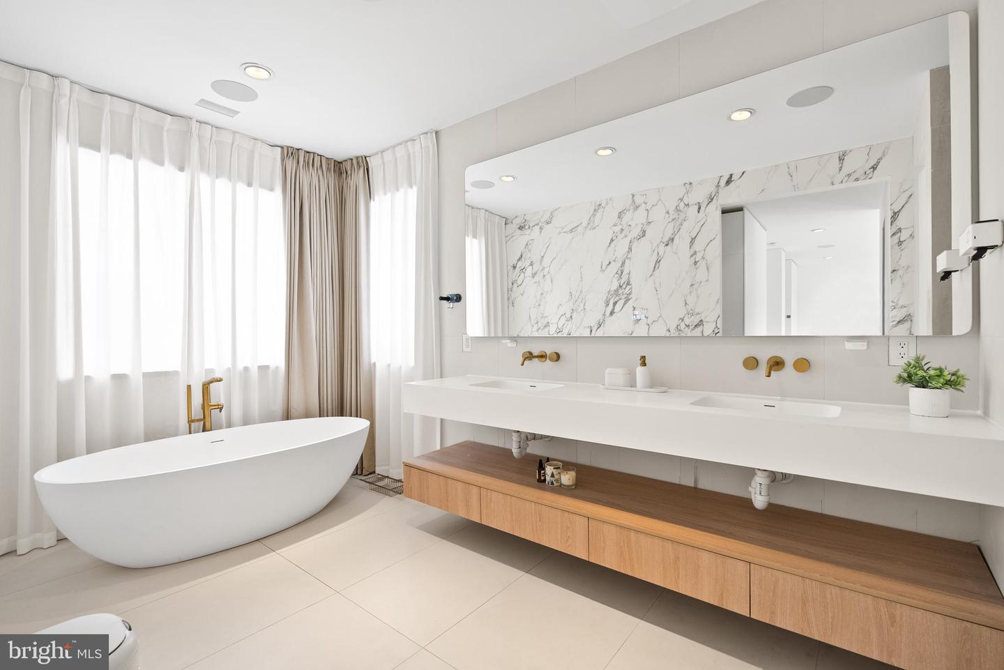 6621 HAYCOCK RD, FALLS CHURCH, Virginia 22043, 6 Bedrooms Bedrooms, ,6 BathroomsBathrooms,Residential,For sale,6621 HAYCOCK RD,VAFX2291174 MLS # VAFX2291174