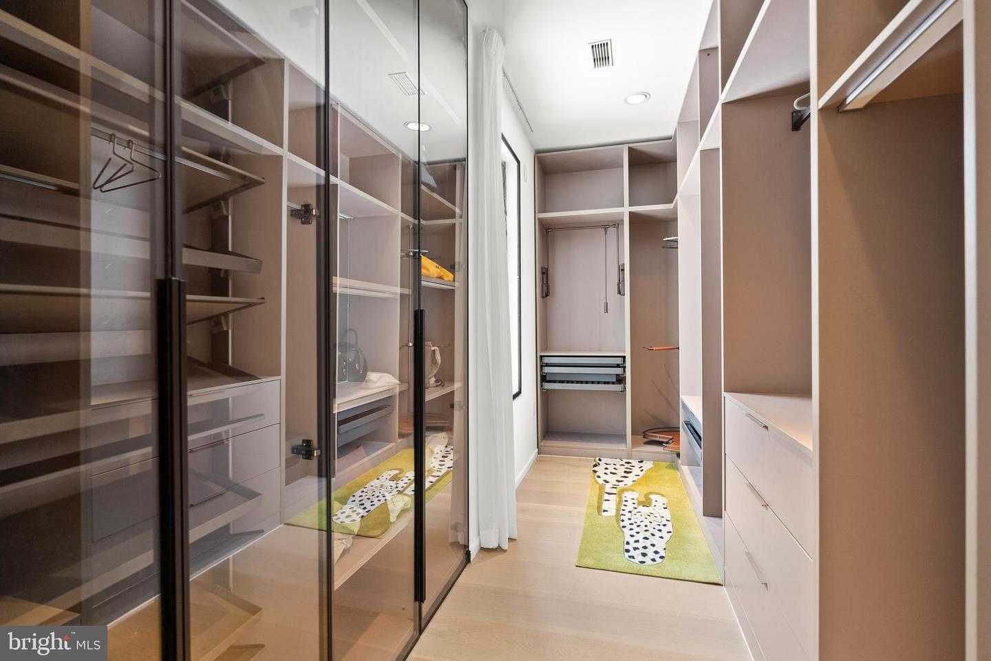 6621 HAYCOCK RD, FALLS CHURCH, Virginia 22043, 6 Bedrooms Bedrooms, ,6 BathroomsBathrooms,Residential,For sale,6621 HAYCOCK RD,VAFX2291174 MLS # VAFX2291174