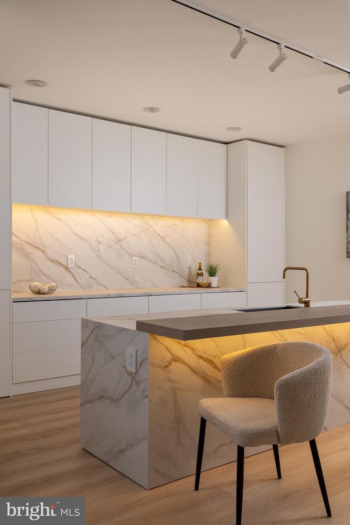 6621 HAYCOCK RD, FALLS CHURCH, Virginia 22043, 6 Bedrooms Bedrooms, ,6 BathroomsBathrooms,Residential,For sale,6621 HAYCOCK RD,VAFX2291174 MLS # VAFX2291174